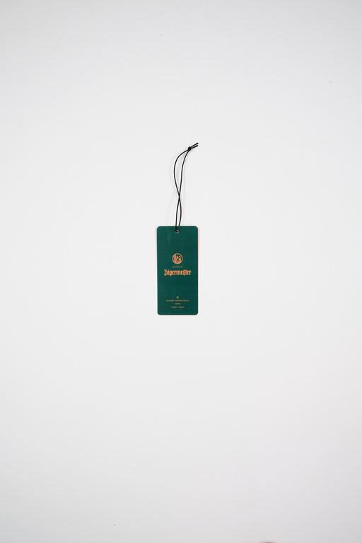 Côté vert de la carte parfumée avec des logos de marque sur fond blanc