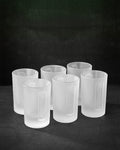 Lot de six verres à shot Jägermeister blancs sur fond noir