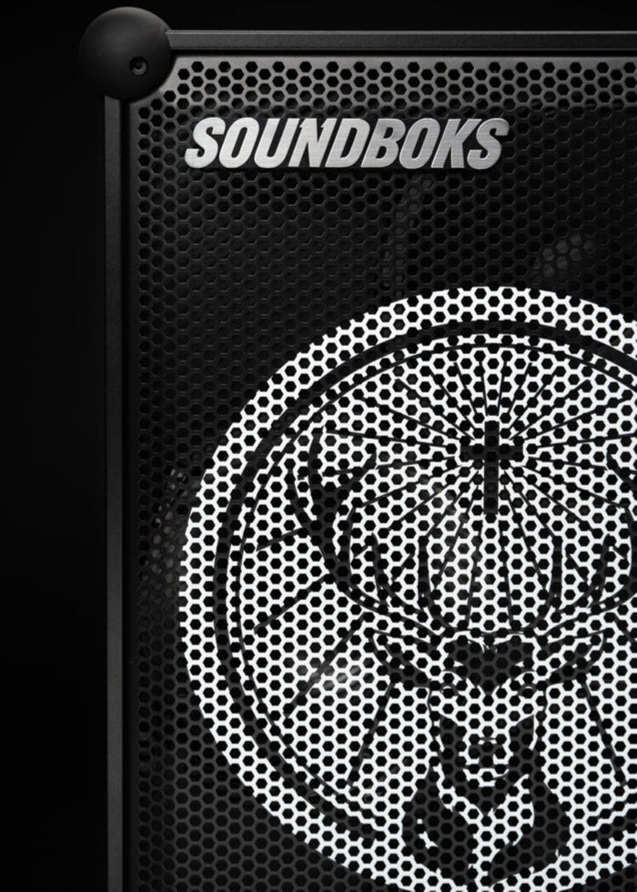 Enceinte Soundboks noire avec le logo de la marque Jägermeister