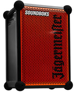 Haut-parleur portable Soundboks orange et noir avec la marque « Jägermeister »